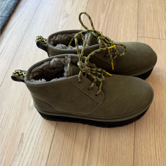 Neumel Heritage Platform Uggs - Picture 2 of 7